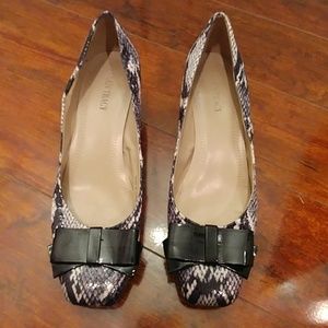 Ellen Tracy snakeskin heels
